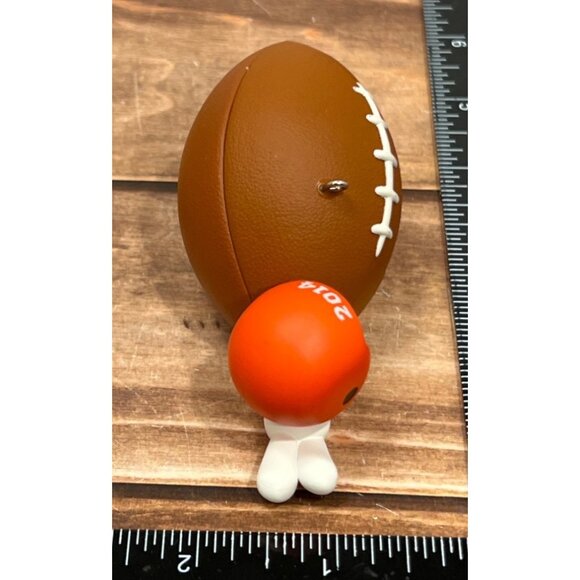 2014 HALLMARK KEEPSAKE ORNAMENT QG01266 FOOTBALL STAR BY MIKE ADAIR - Picture 6 of 8